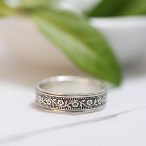 Sterling Silver Wedding Band, Womens Wedding Band, Mens Wedding Band, Petunia, Floral Wedding Ring, Womens Wedding Ring, Mens Wedding Ring image 3