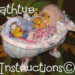 Lerne 2 aus WINDELN eine BADEWANNE machen. Anleitung. Fülle sie mit Badesachen. GR8 Baby Andenken, Geschenk.