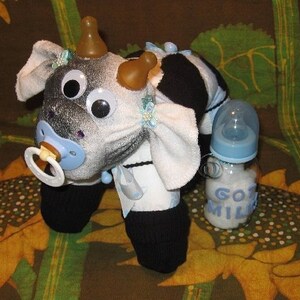 How to make a cow from Diapers. Diaper Tutorial Keepsake. GR8 baby shower gift, diaper cake topper, centerpiece, farm animal. image 5