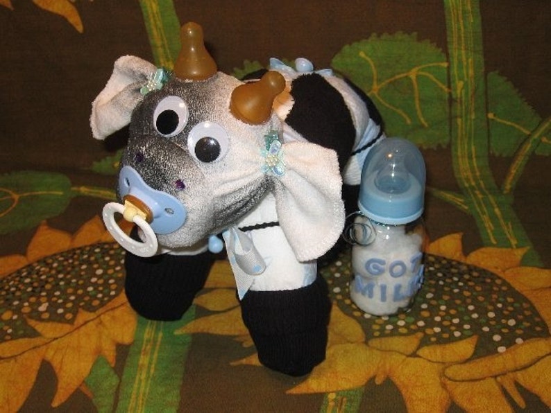 How to make a cow from Diapers. Diaper Tutorial Keepsake. GR8 baby shower gift, diaper cake topper, centerpiece, farm animal. image 5