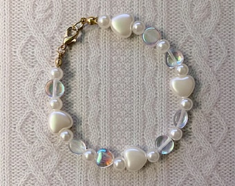 iridescent pearl hearts bracelet | gold or silver (18k gold-plated/unplated stainless steel) | faux pearls and AB-coated glass beads