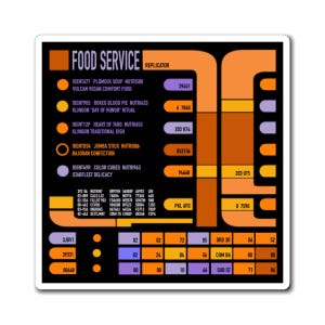 Puede incluir: Una pegatina rectangular con fondo negro y gráficos naranjas, amarillos y morados. El texto "FOOD SERVICE" está en la parte superior, con varios nombres y códigos de alimentos enumerados a continuación. La pegatina tiene un borde blanco.