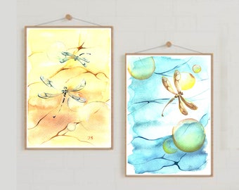 Eleganza neurografica. Opera d'arte astratta moderna ad acquerello dipinta a mano con libellula volante e bolle. Beige e blu. 12x8 pollici