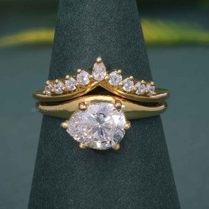 Pear Cut Moissanite Bridal Set with Curved Band, Unique Moissanite Engagement Ring Set, 10K/14k/18k Solid Gold Ring, Wedding Sets for Bride