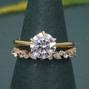Parure nuziale con diamante solitario taglio rotondo, parure nuziale con moissanite rotonda con fascia coordinata vintage, set di anelli di fidanzamento con anello impilabile
