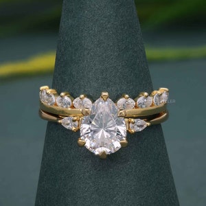 Pear Moissanite Bridal Ring Set, Three Stone Engagement Ring with Stackable Band, Pear Cut Wedding Ring Set, Solid Gold Promise Ring Set
