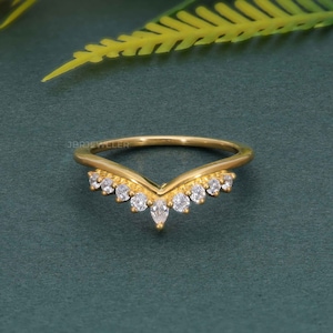 Geschwungener Diamant Ehering, Labor gewachsener Diamant Band, zierlicher Chevron Ring, V Form Eternity Band, 14K Gelbgold Versprechensring, Passende Band