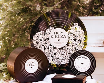 Libro de invitados para bodas con temática musical: Caja de discos de vinilo con corazones de madera