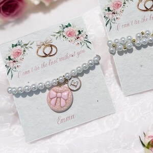 Pulsera de perlas como regalo de dama de honor, regalo personalizado para dama de honor, iniciales, regalo para invitados a la boda, regalo para mejor amiga, joyería