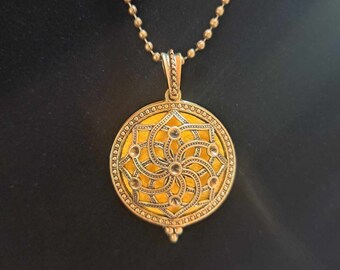 Essential oil pendant necklace