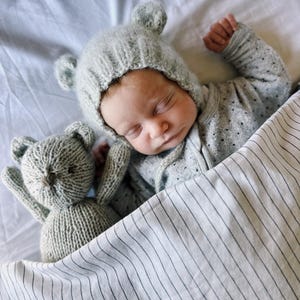 PATTERN Lil Bear Bonnet for newborn photography