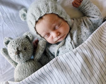 PATTERN Lil Bear Bonnet for newborn photography
