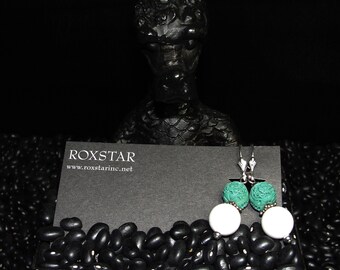 Cinabrio y pendientes de plata esterlina de Howlita