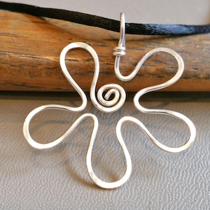Retro Flower Pendant Necklace, Sterling Silver Wire Flower Necklace, Flower Jewelry, Spongebob, Gift for Women, Mom, Wife