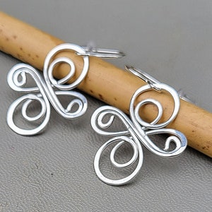 YL ケルトノット クロスイヤリング スターリングシルバー ダングルドロップイヤリング 誕生石 ハート 宗教的 レバーバックジュエリー 女性用 金属 アクアマ YL ケルトノット ダングル ドロップイヤリング スターリングシルバー