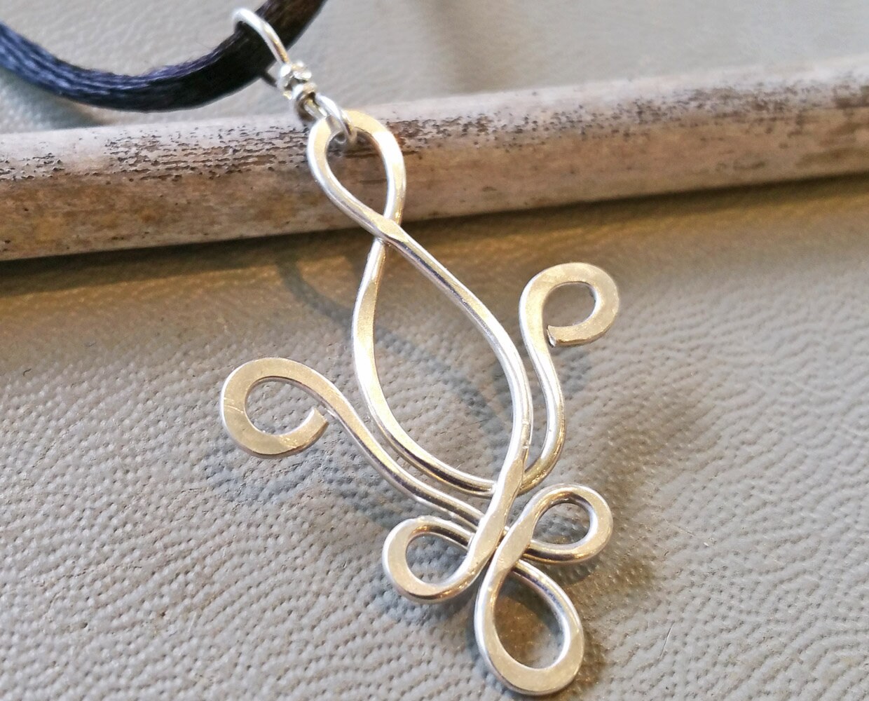 ブレスレット LESS IS MORE silver fleur necklace Sterling Silver Fleur-de-lis Necklace, Fleur De Lis Jewelry
