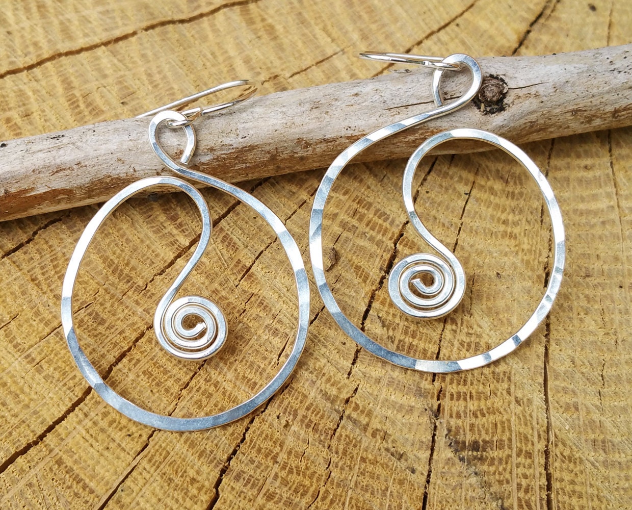 Hammered wire earrings deals