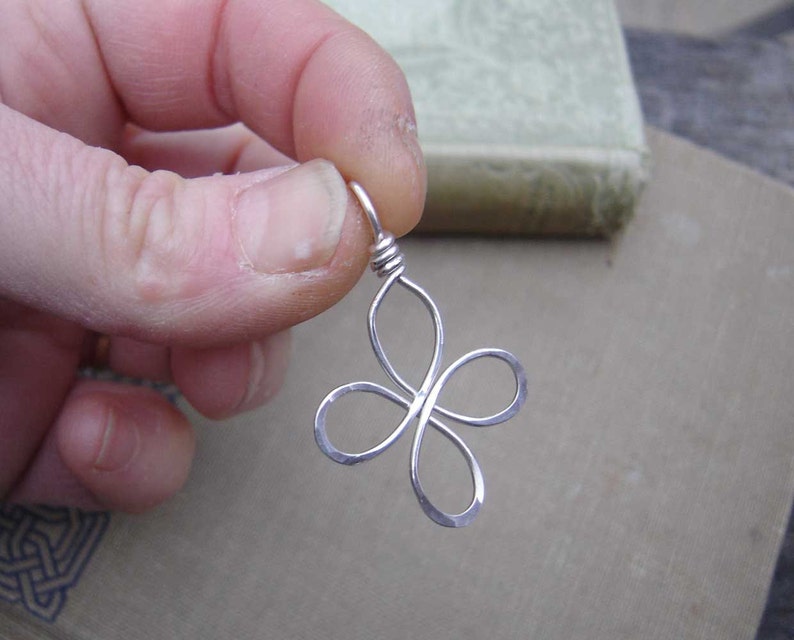 Celtic Cross Pendant, Silver Four Leaf Clover Necklace, St. Patrick's Day Gift Necklace, Celtic Knot Jewelry, Irish Gift zdjęcie 6