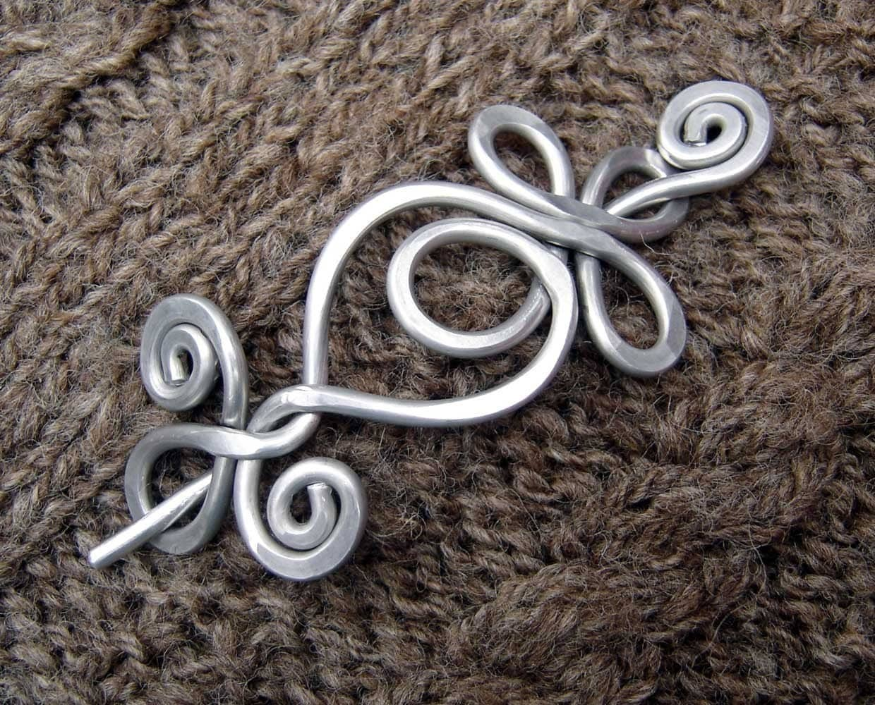 Shawl Clip Round Silver Fluted with Purl — Scarves and More