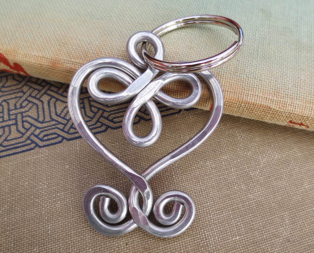 Celtic Heart Aluminum Key Chain, Lightweight Gift for Her - Etsy