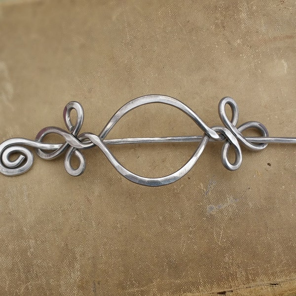 Grande barrette celtique avec bâton, oeil ouvert avec épingle à cheveux torsadée en aluminium, barrette à cheveux, épingle à châle en métal martelé, pince à cheveux longs