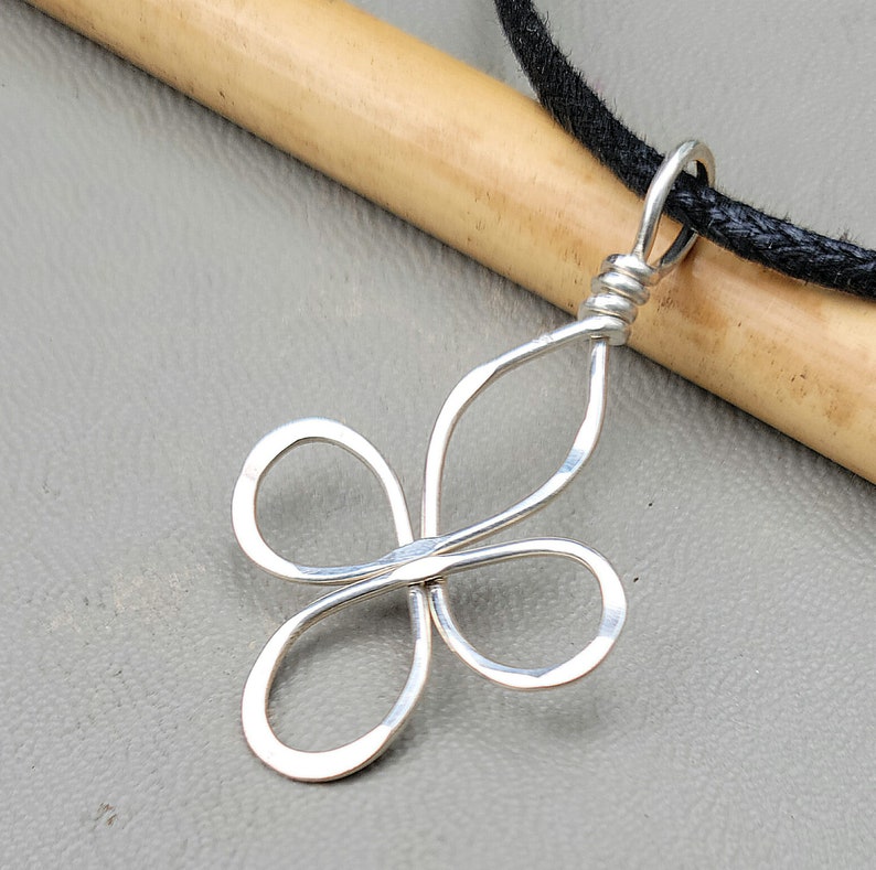 Celtic Cross Pendant, Silver Four Leaf Clover Necklace, St. Patrick's Day Gift Necklace, Celtic Knot Jewelry, Irish Gift zdjęcie 2