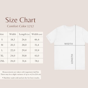 Op de afbeelding: Een wit t-shirt met een maattabel. De tabel toont de afmetingen voor de maten S tot 2XL, inclusief breedte in inches en centimeters, en lengte in inches. De tekst luidt "Size Chart" en "Comfort Color 1717".