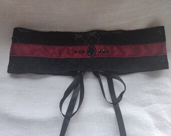 Ceinture gothique en dentelle