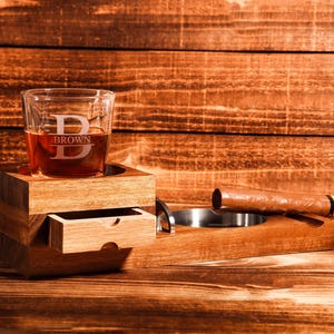 Posacenere per whisky e sigari personalizzato, porta bicchiere, posacenere per sigari in legno 2 in 1 con porta bicchiere da whisky, ottimo regalo per uomo