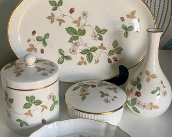 Wedgwood Wild Strawberry Dressing Table Set.