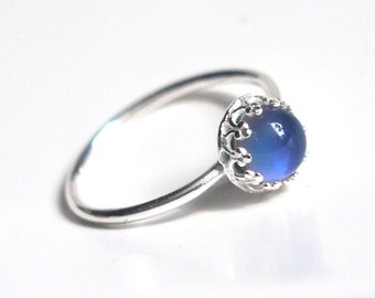 Small Crown Mood Ring in Sterling Silver with Color Changing Stone