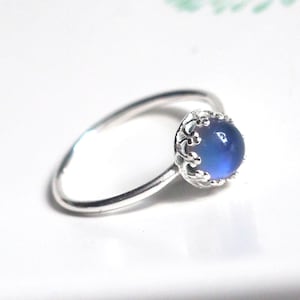 Small Crown Mood Ring in Sterling Silver with Color Changing Stone