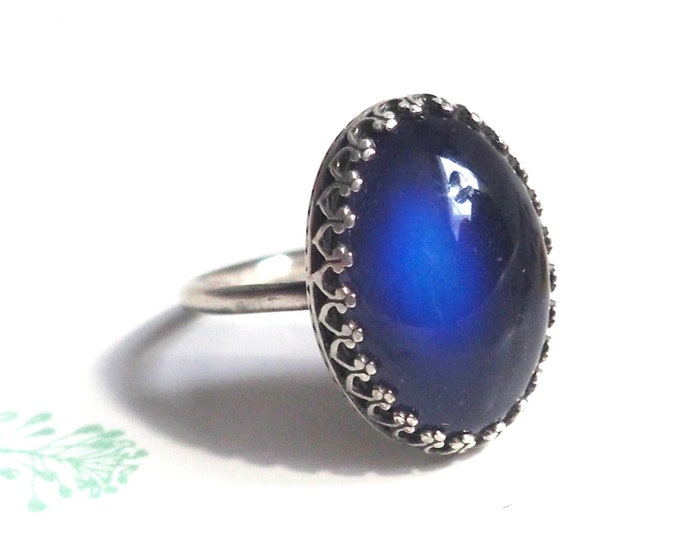 Classic Crown Mood Ring in Antiqued Sterling Silver with Color Changing Stone