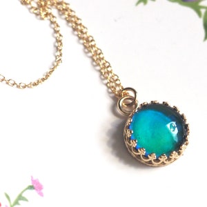 Medium Crown Mood Necklace with Color Changing Stone in 14kt Gold
