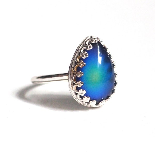 Medium Teardrop Mood Ring in Sterling Silver with Color Changing Stone