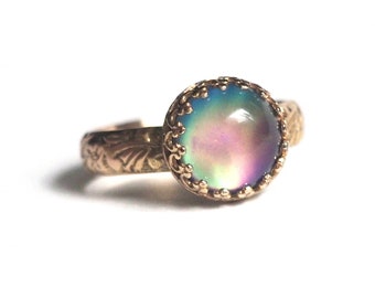 Mood Ring with Floral Band in 14kt gold Medium Round with Color Changing Stone