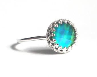 Medium Faceted Mood Ring with Color Changing Stone in Sterling Silver