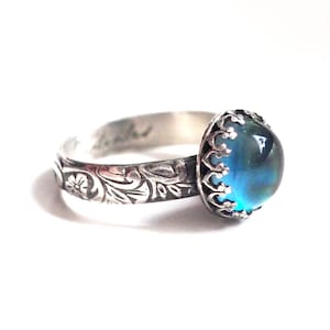 Medium Mood Ring with Floral Band in Antiqued Sterling Silver with Color Changing Stone image 1