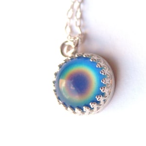 Medium Crown Mood Necklace in Sterling Silver with Color Changing Stone