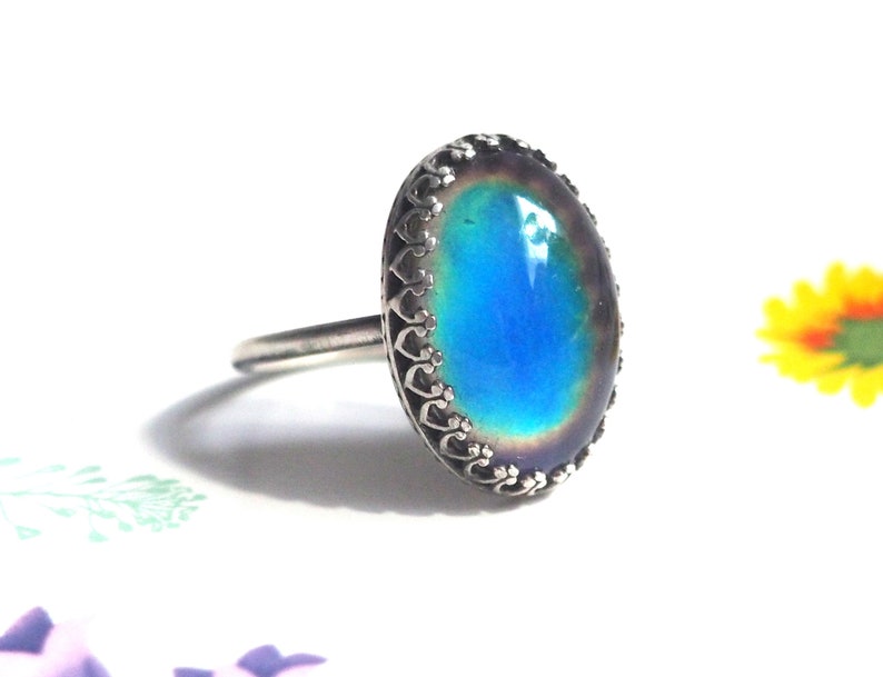 Classic Crown Mood Ring in Antiqued Sterling Silver with Color Changing Stone image 5