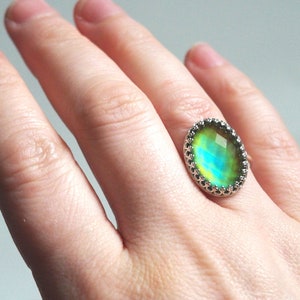 Classic Crown Faceted Mood Ring in Sterling Silver with Color Changing Stone image 3