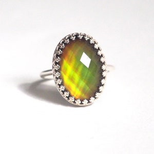 Classic Crown Faceted Mood Ring in Sterling Silver with Color Changing Stone image 6