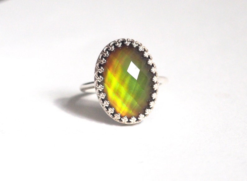 Classic Crown Faceted Mood Ring in Sterling Silver with Color Changing Stone image 6