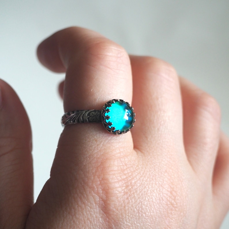 Medium Mood Ring with Floral Band in Antiqued Sterling Silver with Color Changing Stone image 3