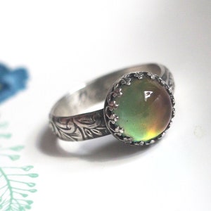 Medium Mood Ring with Floral Band in Antiqued Sterling Silver with Color Changing Stone image 4