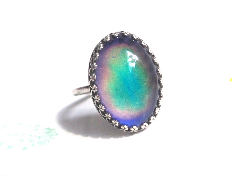 Classic Crown Mood Ring in Antiqued Sterling Silver with Color Changing Stone image 6