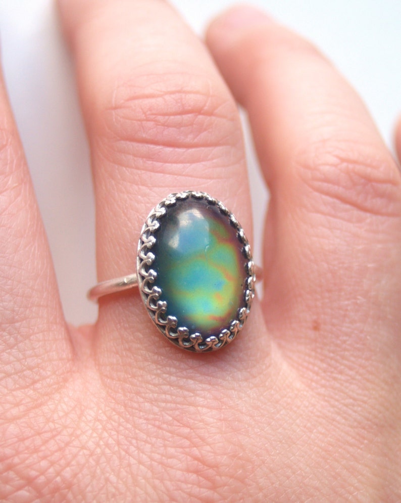 Classic Crown Mood Ring in Antiqued Sterling Silver with Color Changing Stone image 3