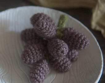 Crochet pattern PDF: Grapes cluster (amigurumi, digital download)