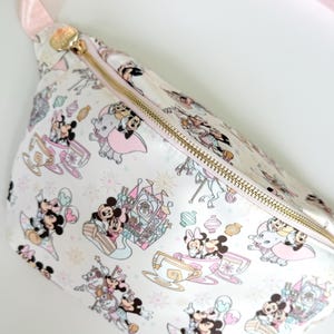 Riñonera grande con personajes de tazas de té y pareja de ratones - Inspirada en parques temáticos - Bolso de cinturón - Pareja de ratones - Bandolera de ratones - Personajes de tazas de té