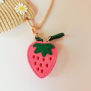 Strawberry Coin Purse Keychain - Coin Purse - Strawberry Accessories - Girly Keychain - Girly Gift - Fruit Accessories